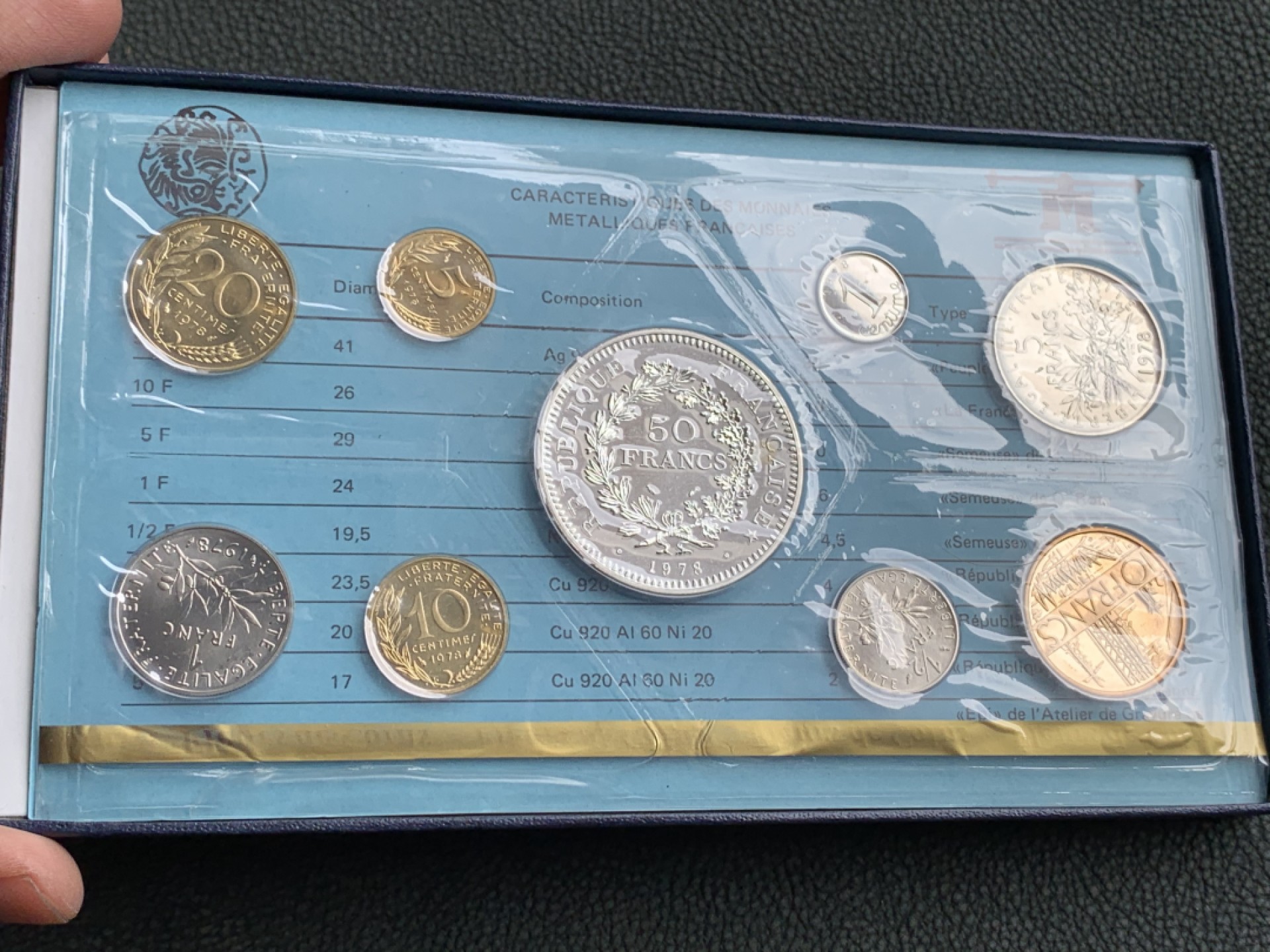 《竞宝斋》第140场-周日，周一，周四 3拍 (全场包邮) 法国1978年 九枚套 大力神50法郎是30克大银币 原盒证书