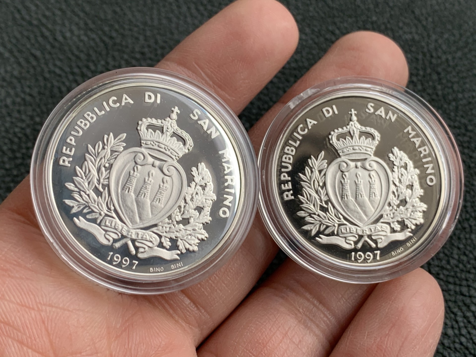 《竞宝斋》第140场-周日，周一，周四 3拍 (全场包邮) 圣马力诺1997年 帆船系列 5000/10000里拉 精制银币 原盒证书