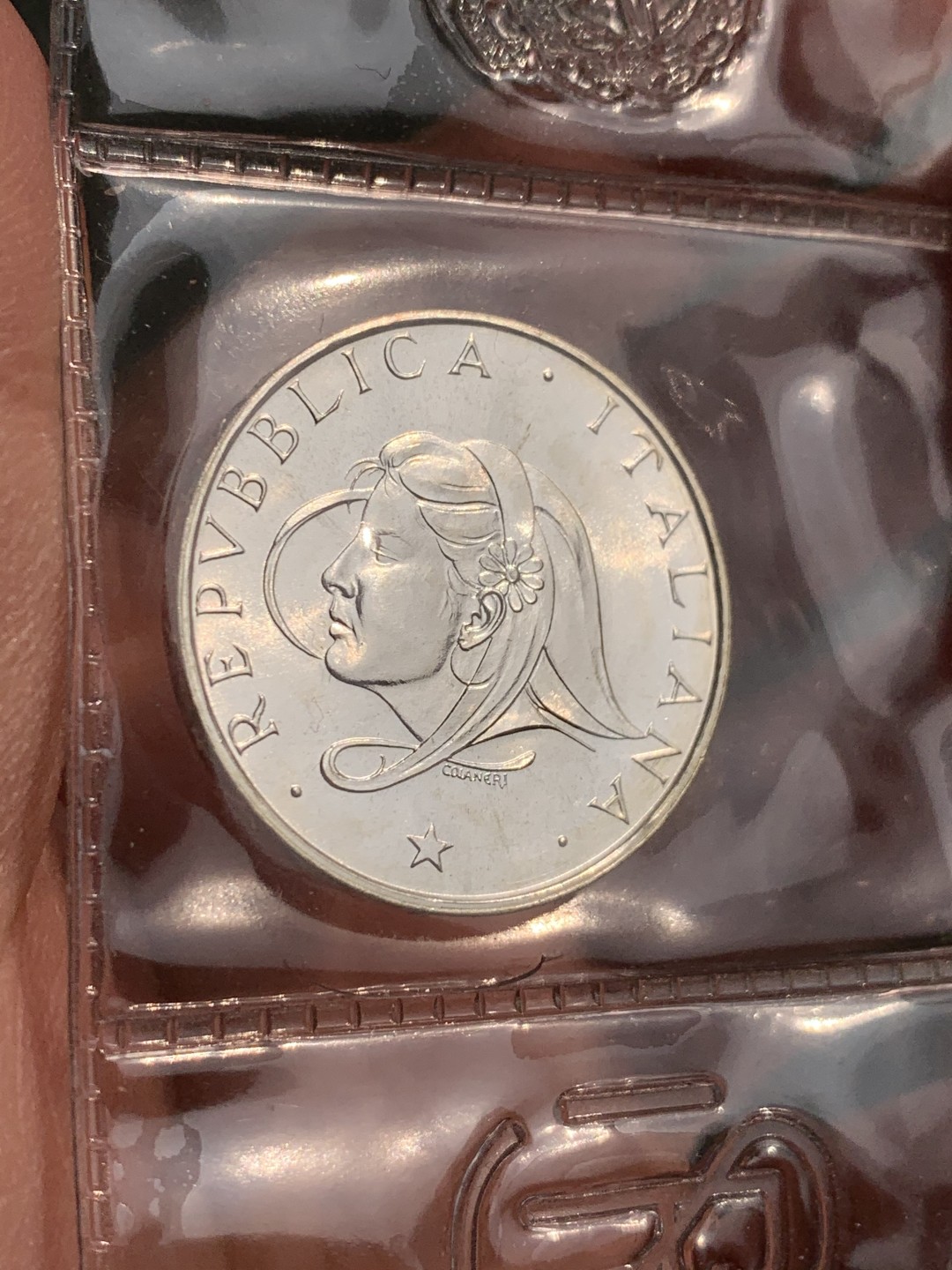 《竞宝斋》第140场-周日，周一，周四 3拍 (全场包邮) 意大利 1987年 父母与孩子家庭年纪念 500里拉银币 原封装