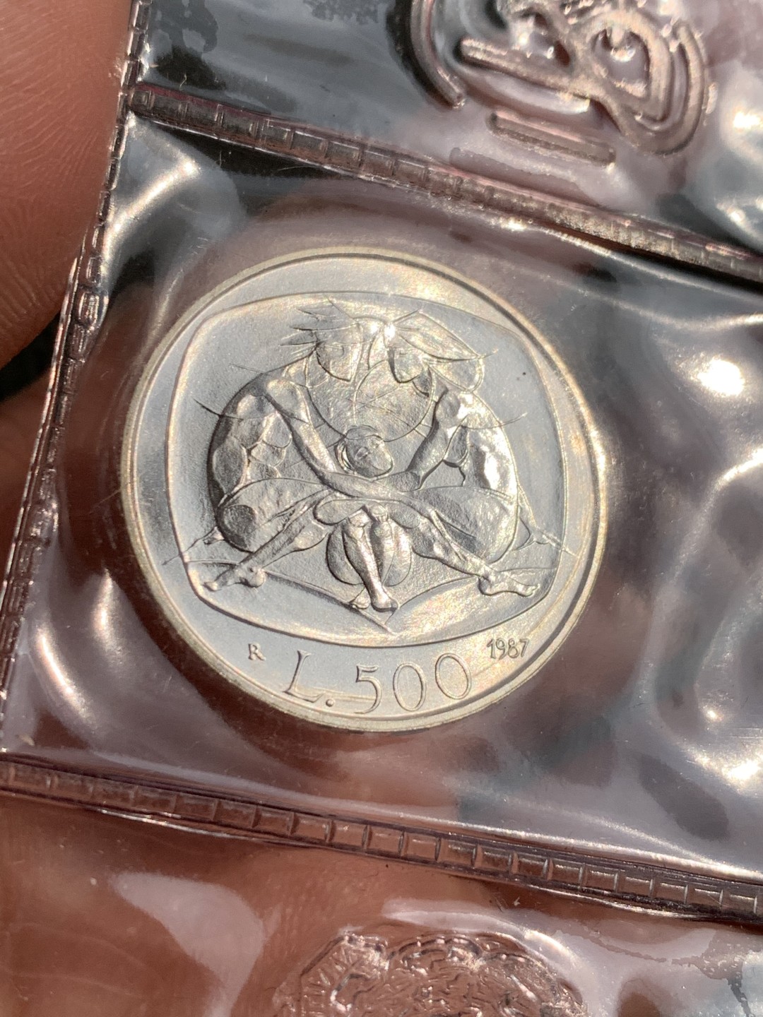 《竞宝斋》第140场-周日，周一，周四 3拍 (全场包邮) 意大利 1987年 父母与孩子家庭年纪念 500里拉银币 原封装