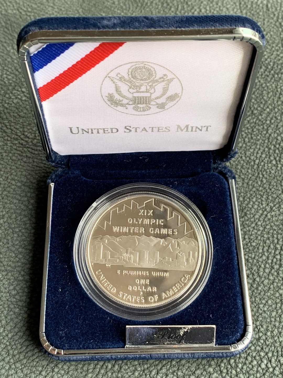 《竞宝斋》第140场-周日，周一，周四 3拍 (全场包邮) 美国2002年 1美元精制大银币 