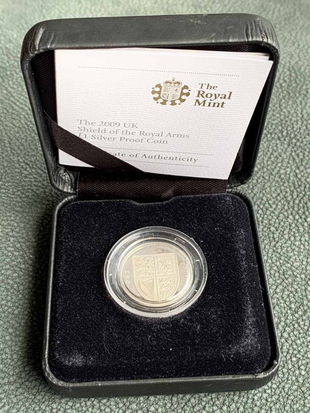 《竞宝斋》第140场-周日，周一，周四 3拍 (全场包邮) 英国2009年 盾徽1镑 精制银币 PROOF 非常漂亮