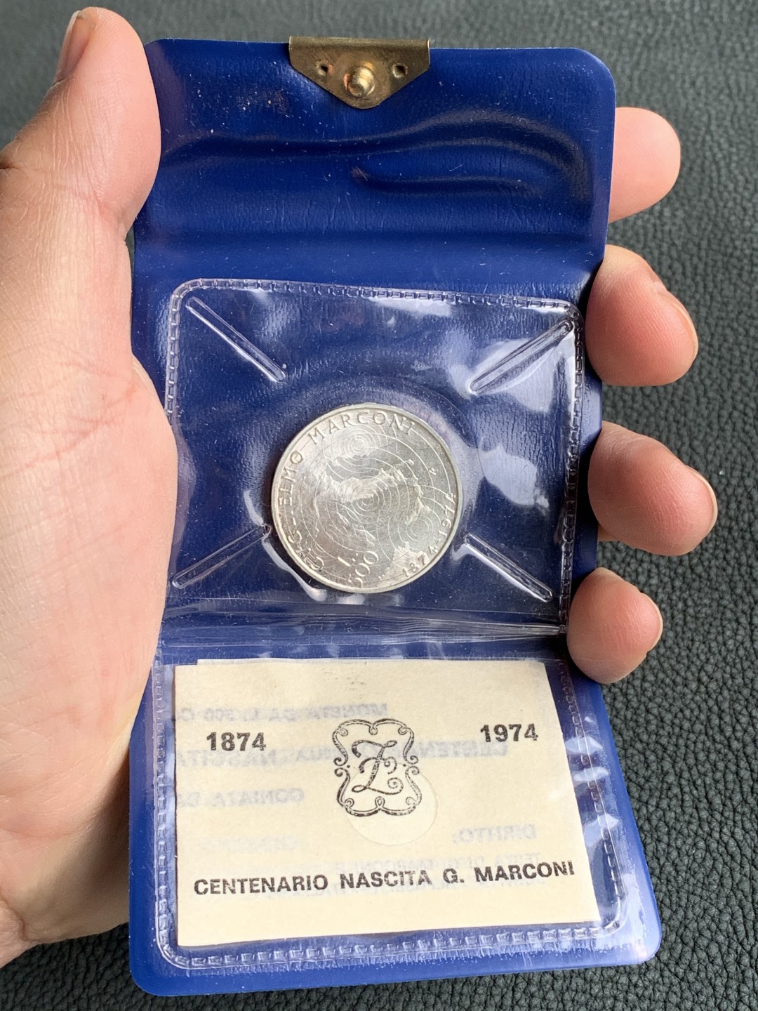 《竞宝斋》第140场-周日，周一，周四 3拍 (全场包邮) 意大利 1974年 地图 500里拉银币 原包装