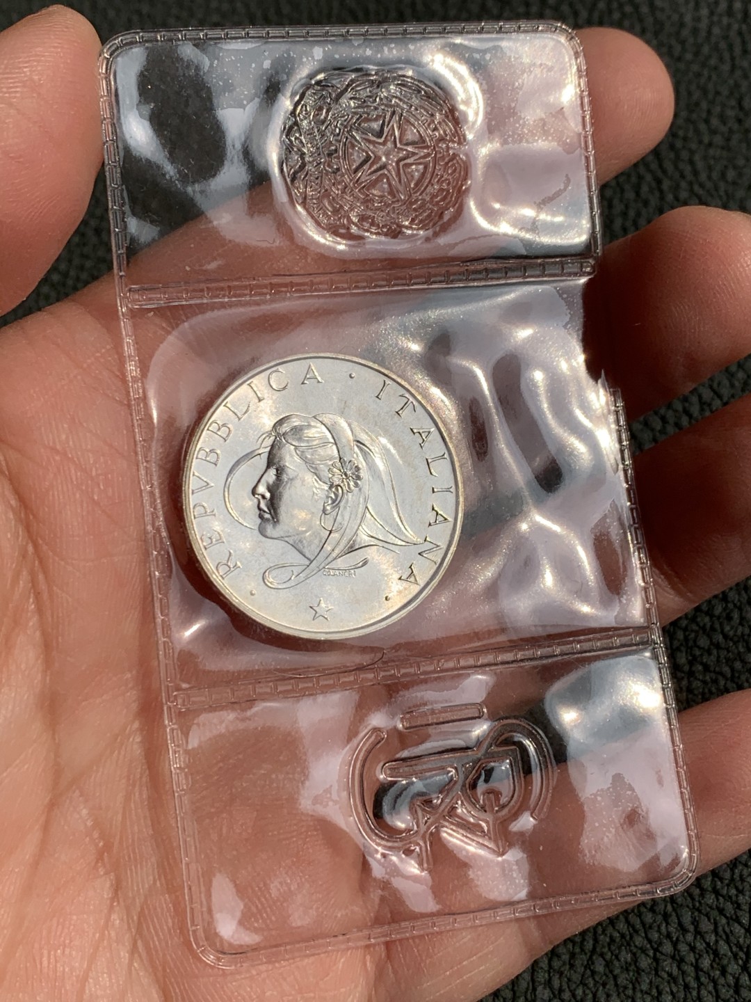 《竞宝斋》第140场-周日，周一，周四 3拍 (全场包邮) 意大利 1987年 父母与孩子家庭年纪念 500里拉银币 原封装