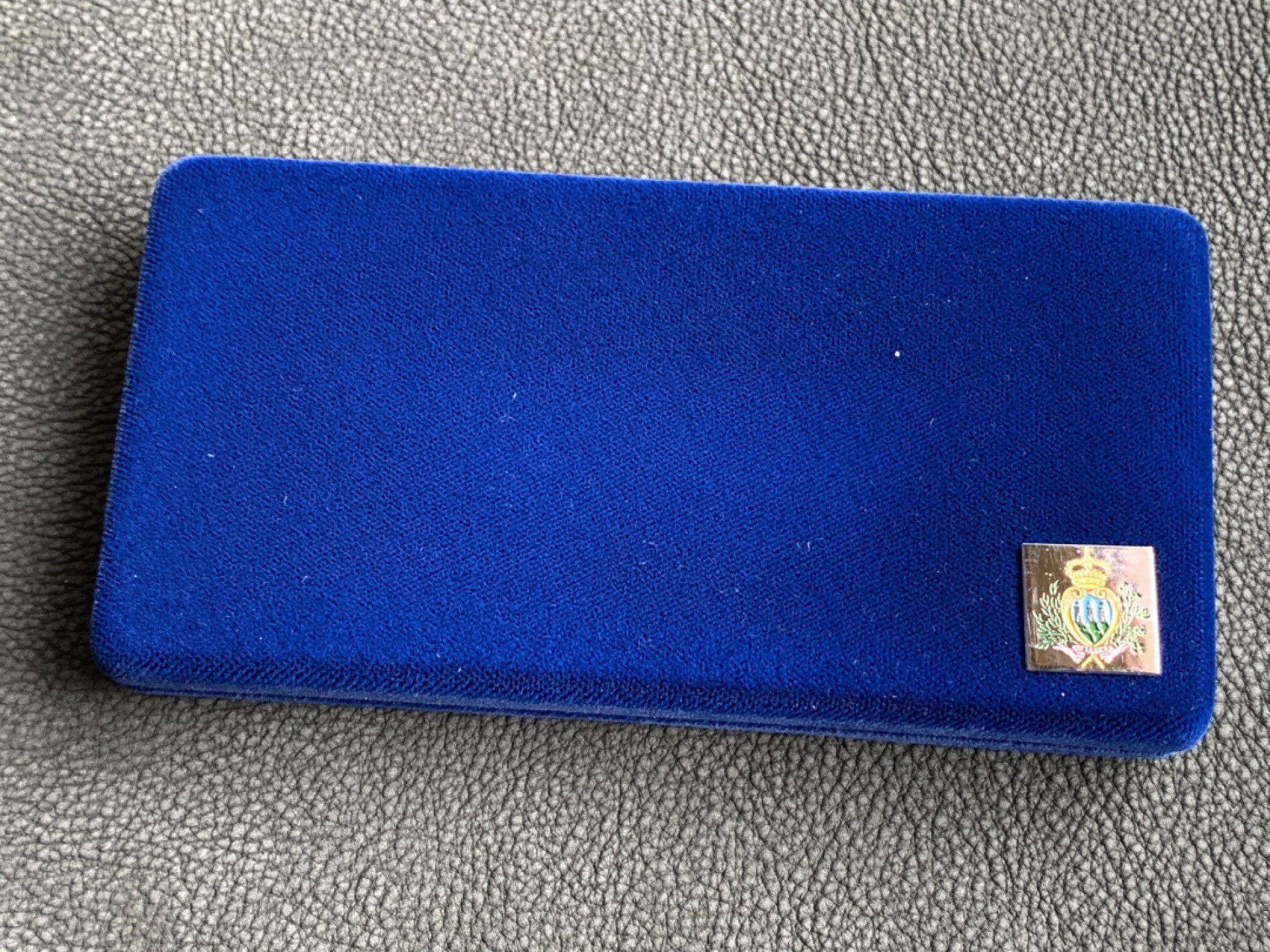 《竞宝斋》第140场-周日，周一，周四 3拍 (全场包邮) 圣马力诺1997年 帆船系列 5000/10000里拉 精制银币 原盒证书