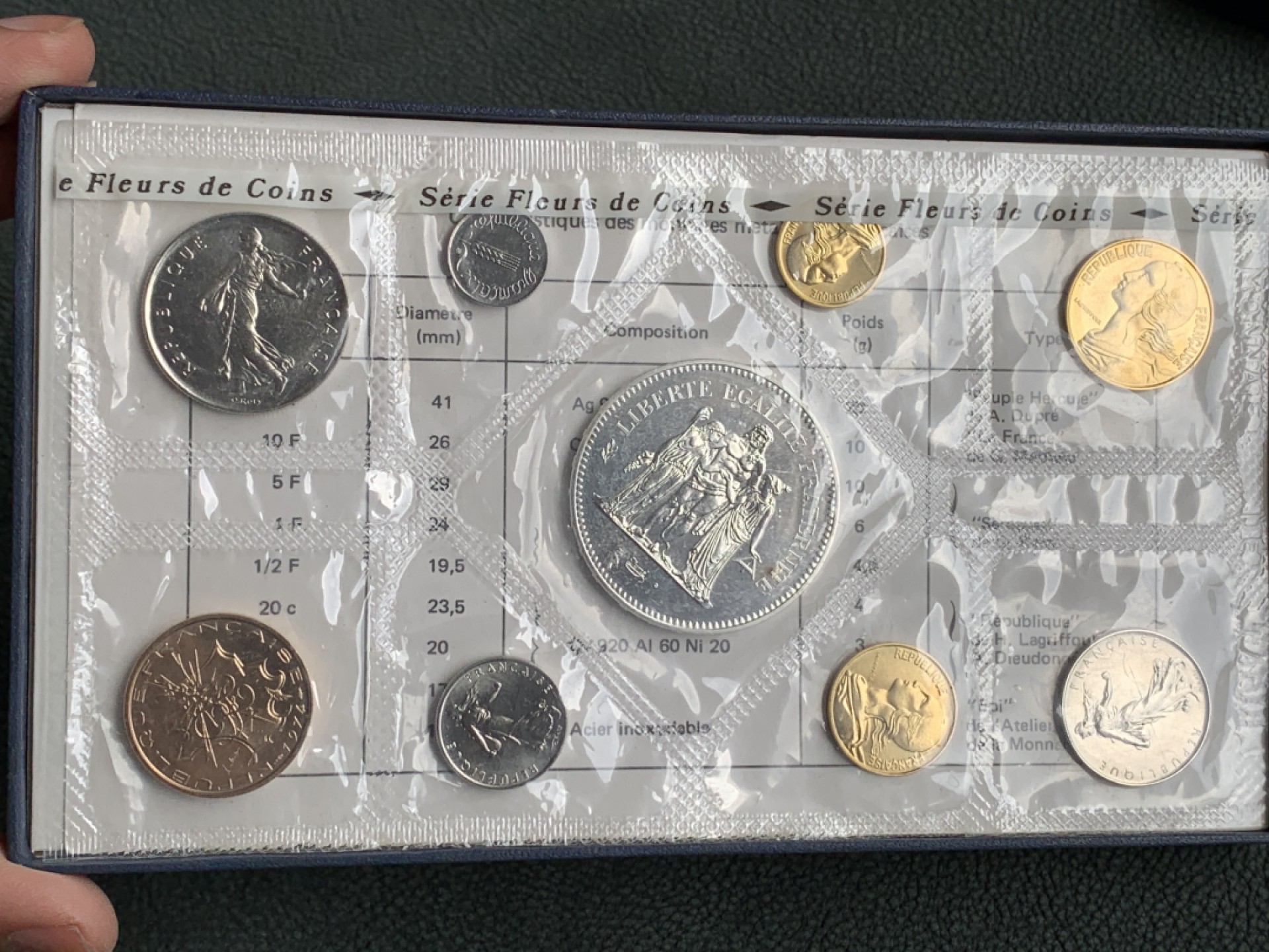 《竞宝斋》第140场-周日，周一，周四 3拍 (全场包邮) 法国1974年 九枚套 大力神50法郎是30克大银币 原盒证书