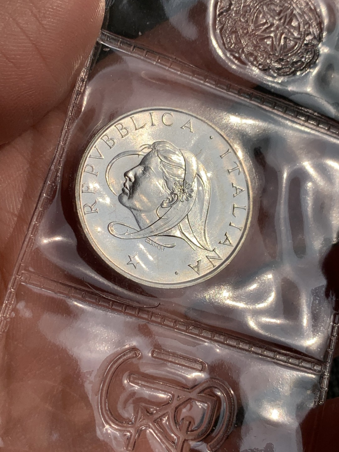 《竞宝斋》第140场-周日，周一，周四 3拍 (全场包邮) 意大利 1987年 父母与孩子家庭年纪念 500里拉银币 原封装