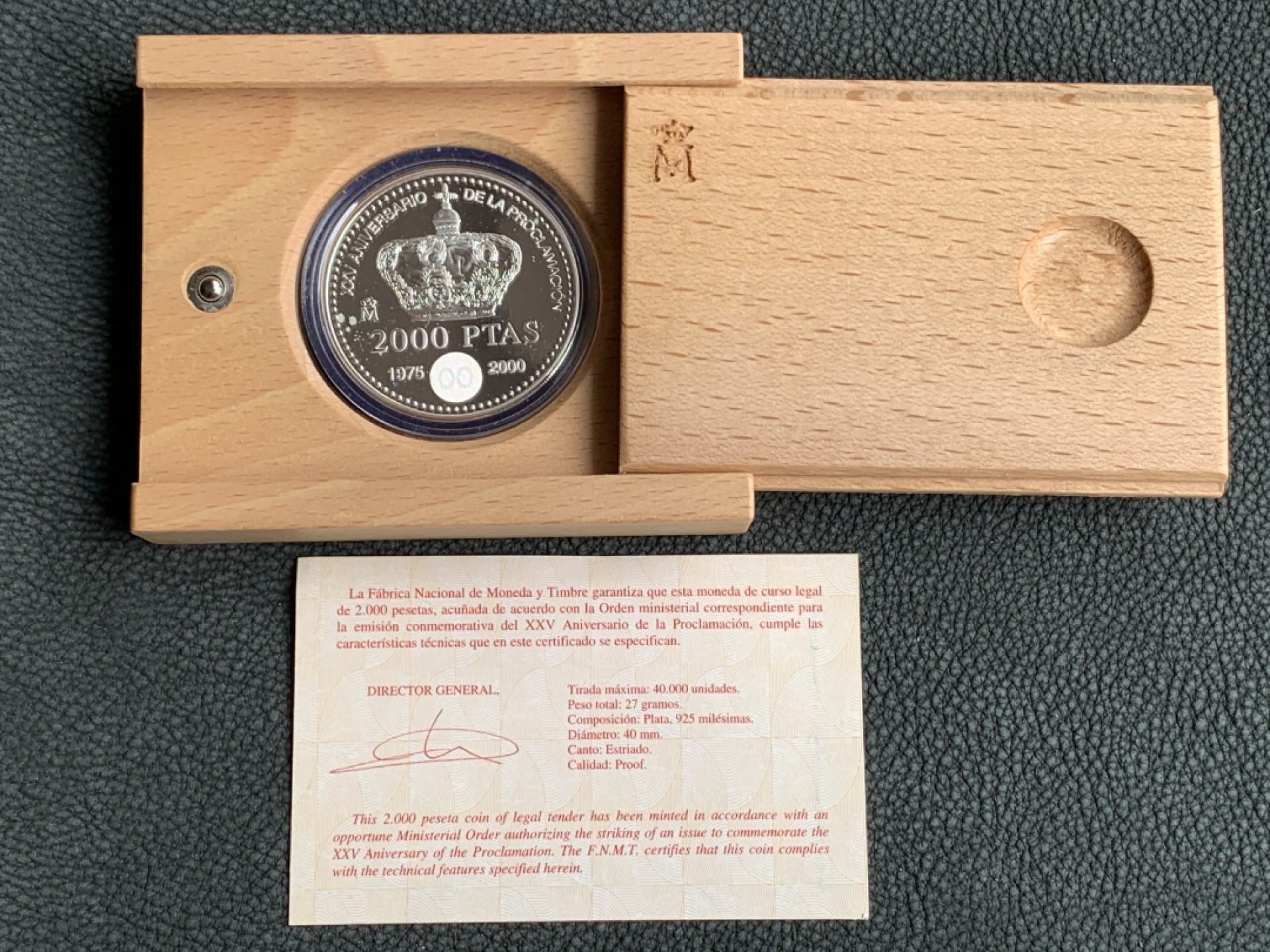 《竞宝斋》第140场-周日，周一，周四 3拍 (全场包邮) 西班牙2000年 加冕二十五周年纪念 2000比塞塔精制大银币 原盒证书