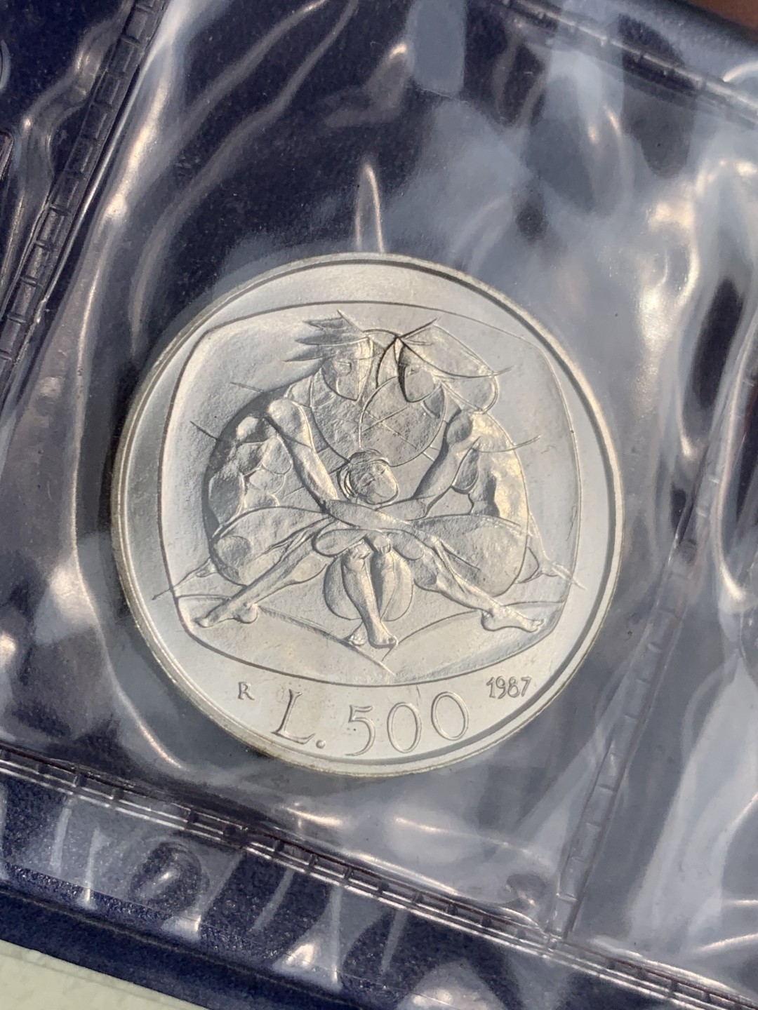 《竞宝斋》第140场-周日，周一，周四 3拍 (全场包邮) 意大利 1987年 家庭年纪念 500里拉银币 原封装带钱包