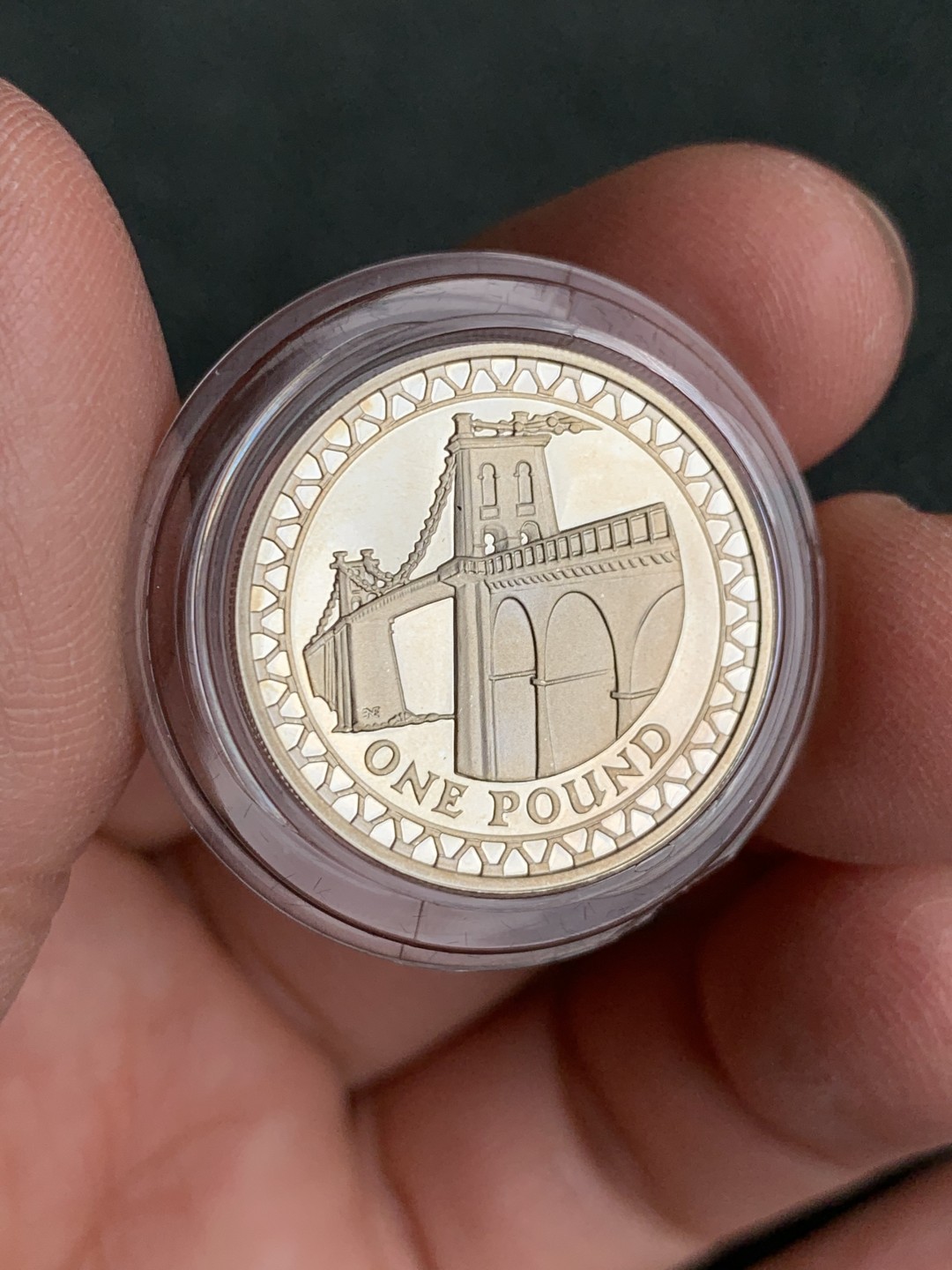 《竞宝斋》第140场-周日，周一，周四 3拍 (全场包邮) 英国2005年 梅奈桥1镑 精制银币PROOF 原盒证书