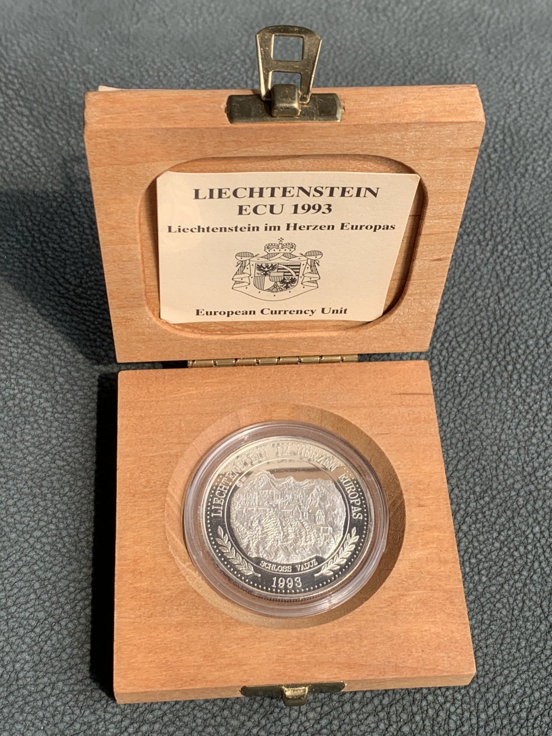 《竞宝斋》第140场-周日，周一，周四 3拍 (全场包邮) 列支敦士登 1993年 20ECU精制大银币 木盒证书