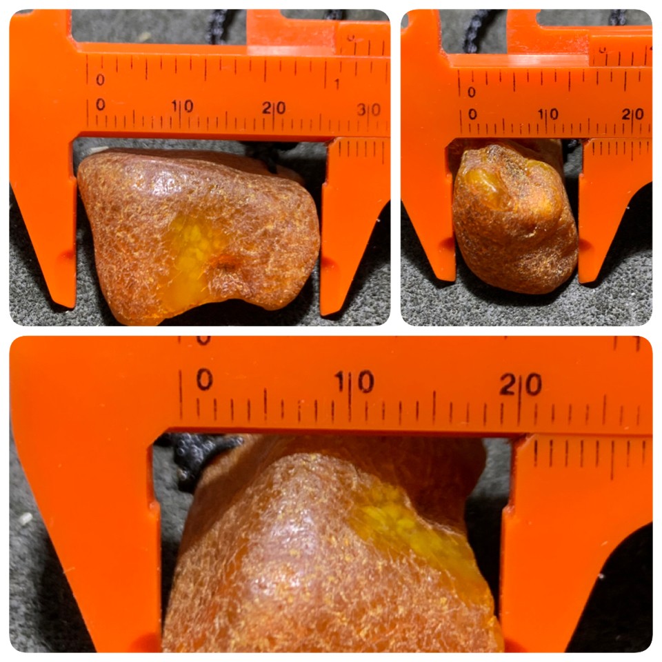 精品橘皮纹蜜蜡随形原石吊坠一块