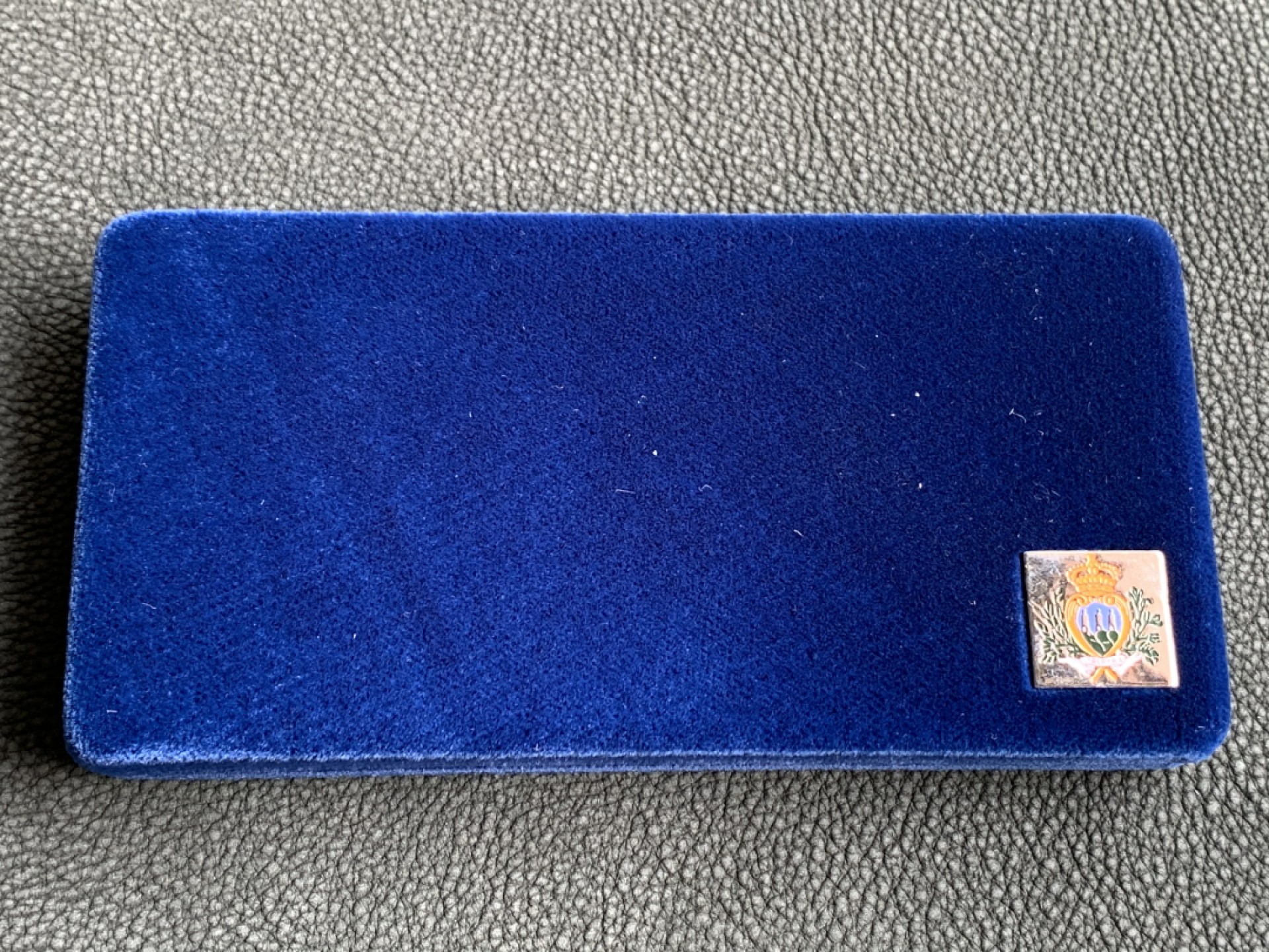 《竞宝斋》第140场-周日，周一，周四 3拍 (全场包邮) 圣马力诺1998年 千禧年系列 5000/10000里拉 精制银币 原盒证书