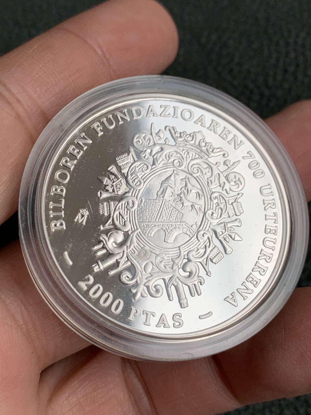 《竞宝斋》第140场-周日，周一，周四 3拍 (全场包邮) 西班牙2000年 建城700周年纪念 2000比塞塔精制大银币 原盒证书