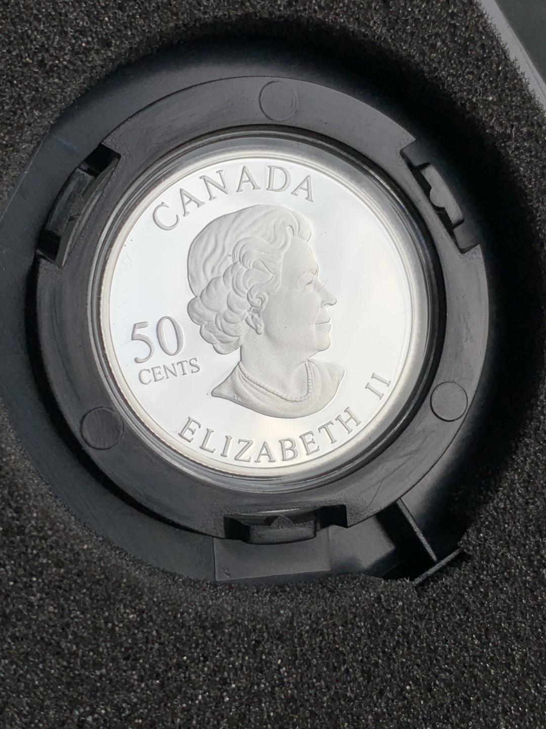 《竞宝斋》第140场-周日，周一，周四 3拍 (全场包邮) 原盒证书 加拿大2005年半圆 镀金银币 非常少见的品种