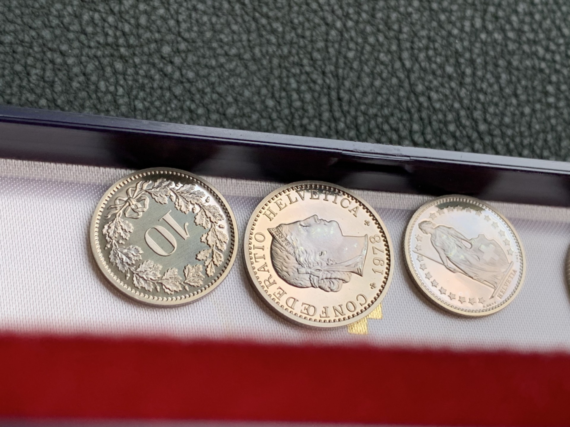 《竞宝斋》第140场-周日，周一，周四 3拍 (全场包邮) 瑞士1978年 八枚套 长盒装原装套币 精制PROOF套币 ，长盒子一直很稀少