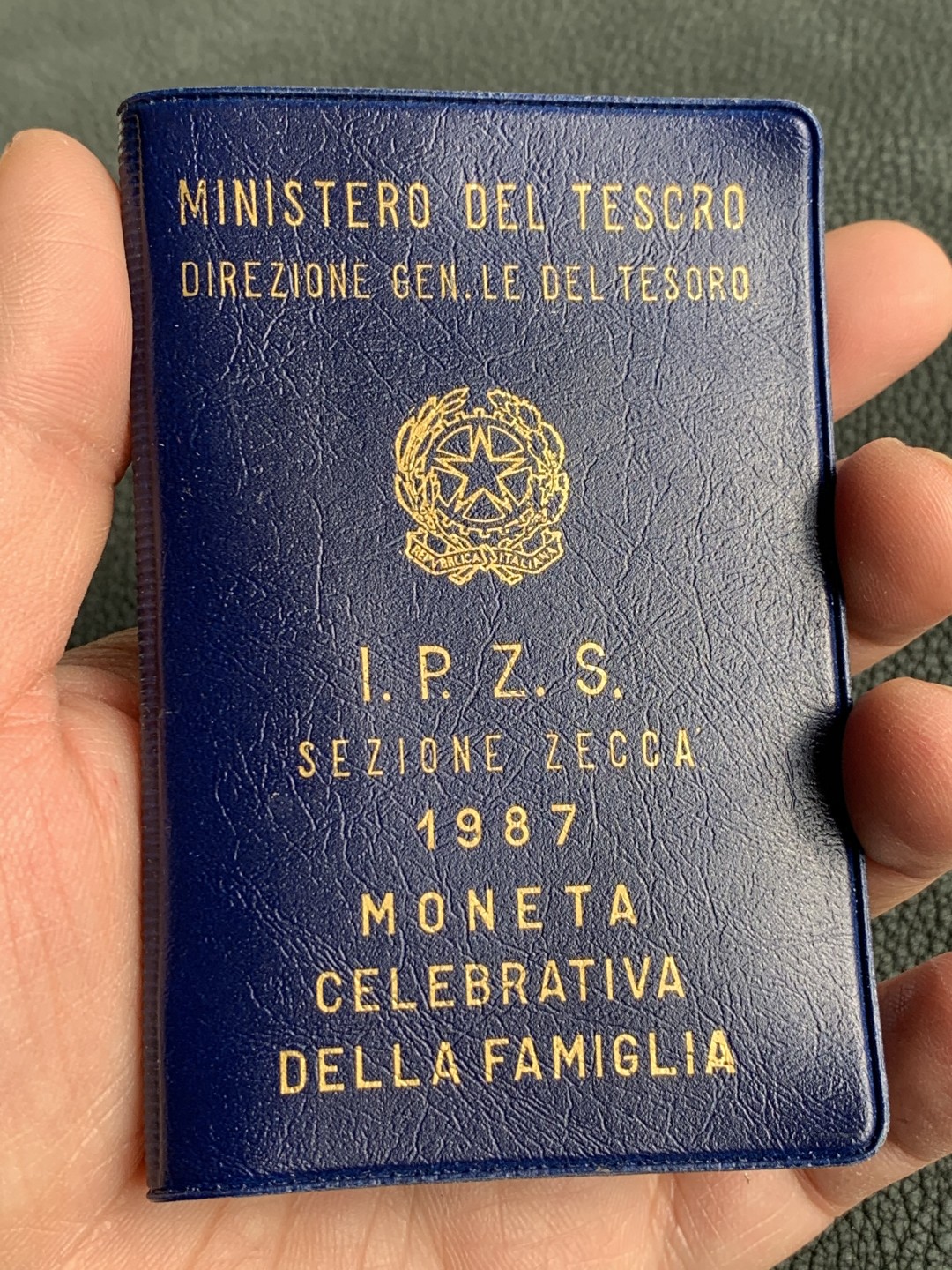 《竞宝斋》第140场-周日，周一，周四 3拍 (全场包邮) 意大利 1987年 家庭年纪念 500里拉银币 原封装带钱包