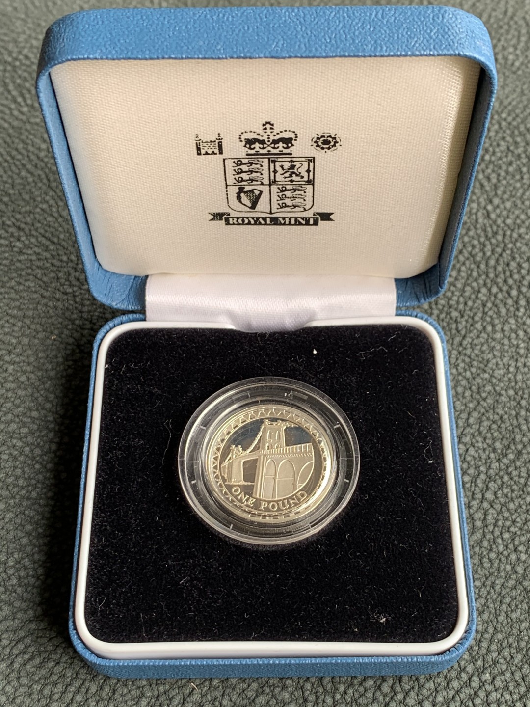 《竞宝斋》第140场-周日，周一，周四 3拍 (全场包邮) 英国2005年 梅奈桥1镑 精制银币PROOF 原盒证书