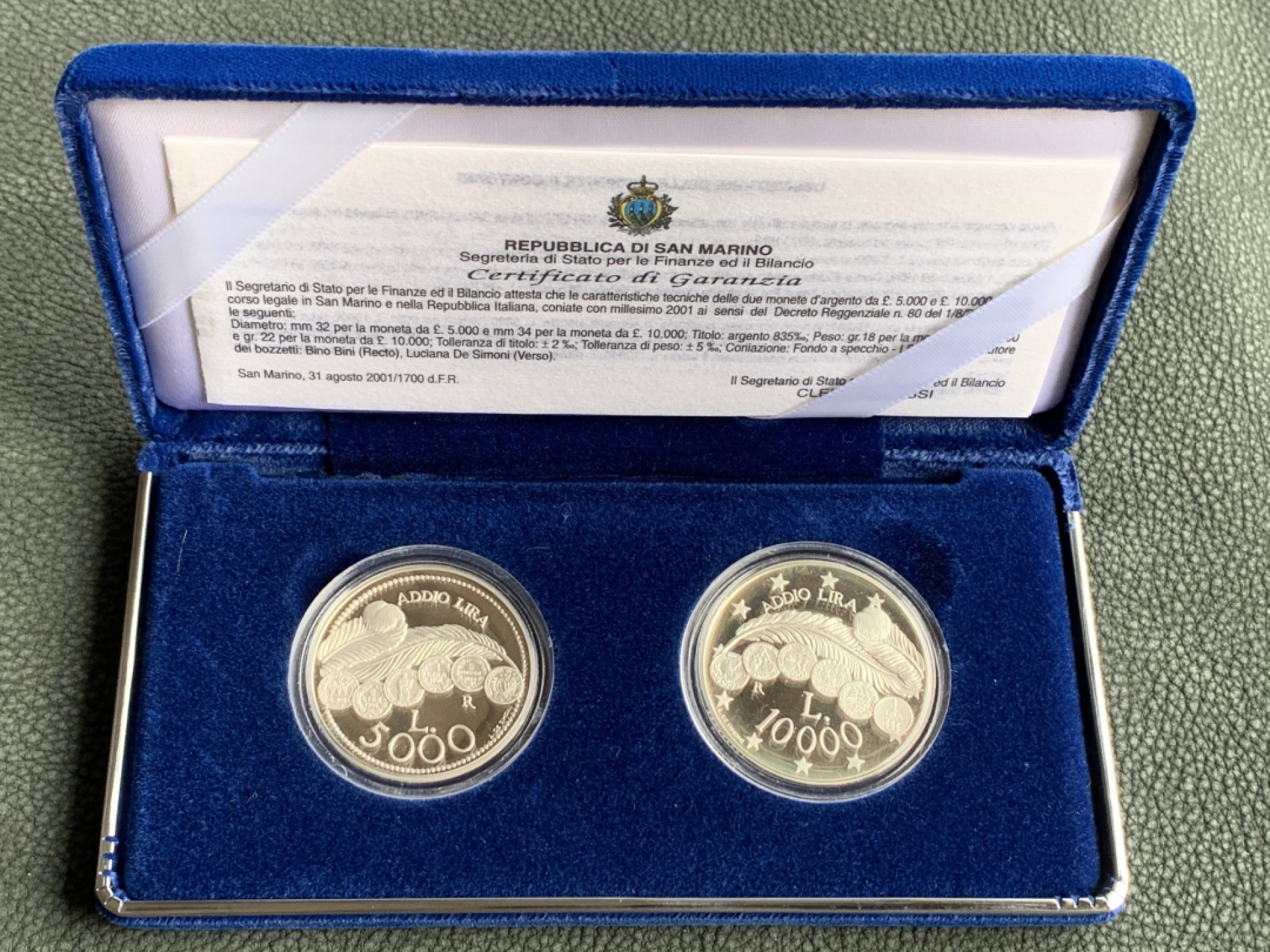《竞宝斋》第140场-周日，周一，周四 3拍 (全场包邮) 圣马力诺2001年 告别里拉货币系列 5000/10000里拉 精制银币 原盒证书