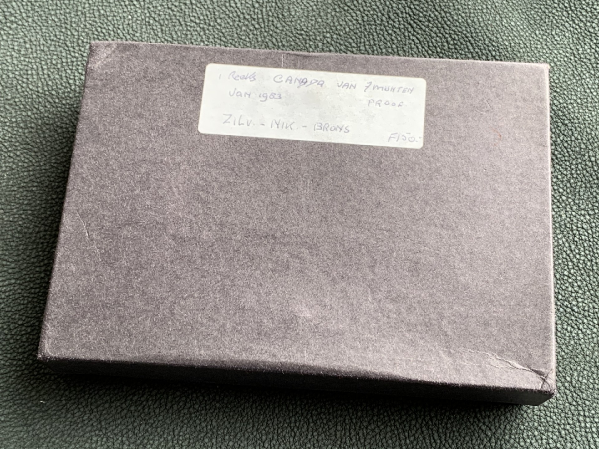 《竞宝斋》第140场-周日，周一，周四 3拍 (全场包邮) 加拿大 1983年 精制七枚套 其中最大1元是银币 原盒证书