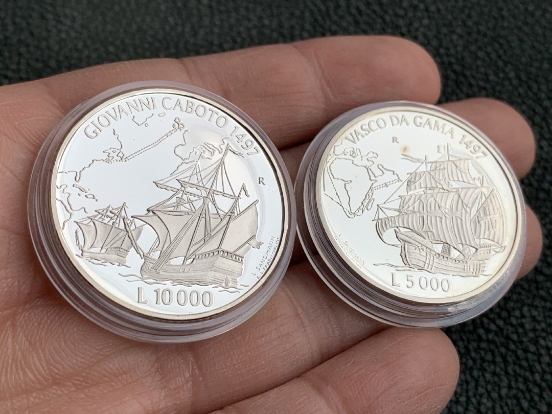 《竞宝斋》第140场-周日，周一，周四 3拍 (全场包邮) 圣马力诺1997年 帆船系列 5000/10000里拉 精制银币 原盒证书