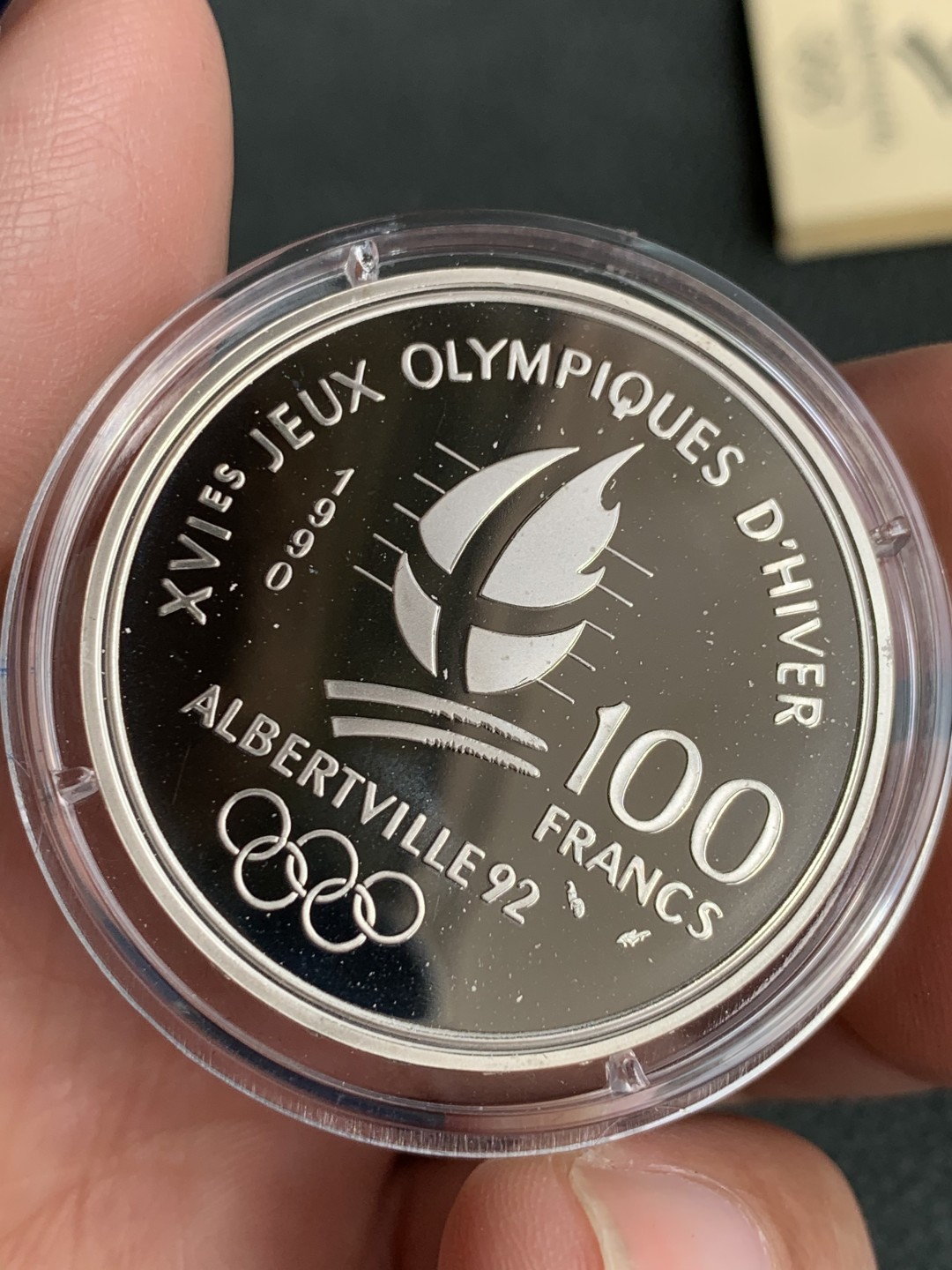 《竞宝斋》第140场-周日，周一，周四 3拍 (全场包邮) 法国 1990年 冬奥100法郎 精制大银币  原盒证书