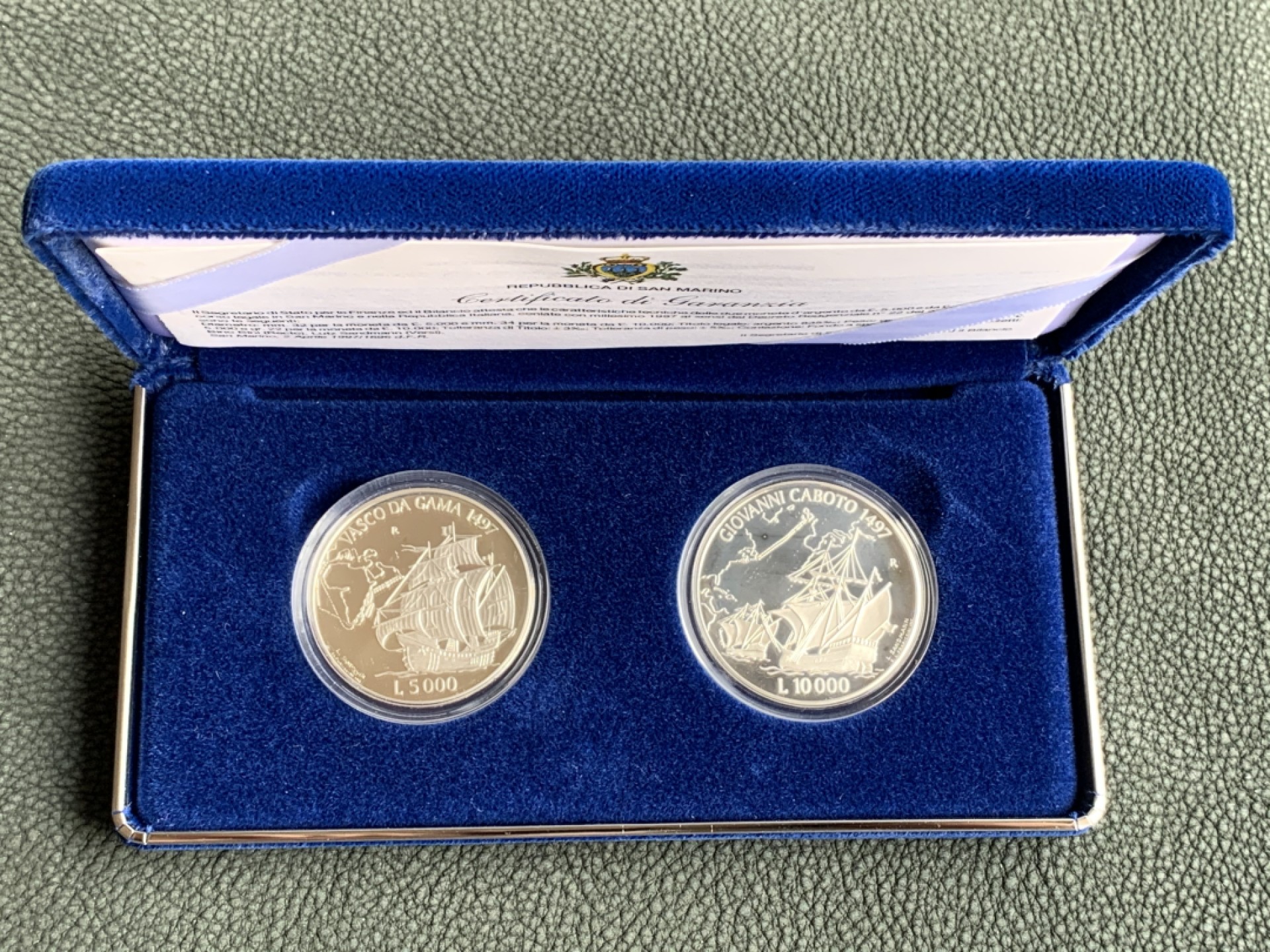 《竞宝斋》第140场-周日，周一，周四 3拍 (全场包邮) 圣马力诺1997年 帆船系列 5000/10000里拉 精制银币 原盒证书