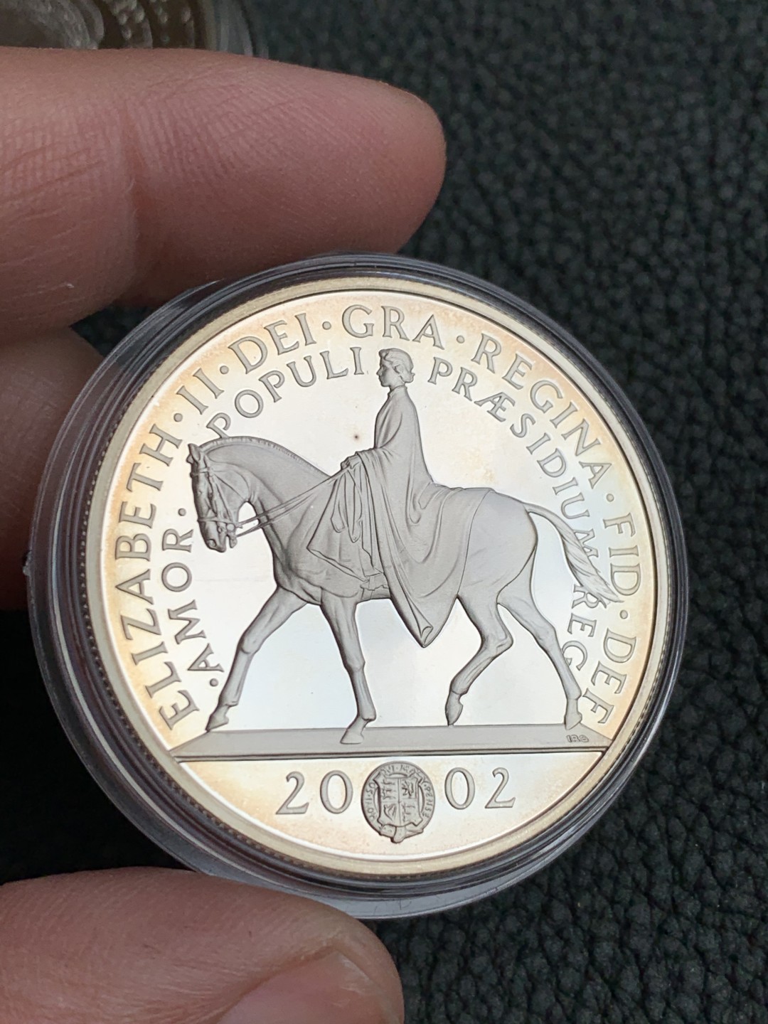 《竞宝斋》第140场-周日，周一，周四 3拍 (全场包邮) 英国2000/2001/2002年 女王加冕纪念 三枚套精制大银币 Silver (.925) • 28.28 g 总计84.84克