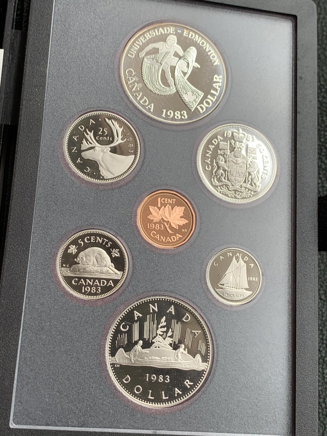 《竞宝斋》第140场-周日，周一，周四 3拍 (全场包邮) 加拿大 1983年 精制七枚套 其中最大1元是银币 原盒证书