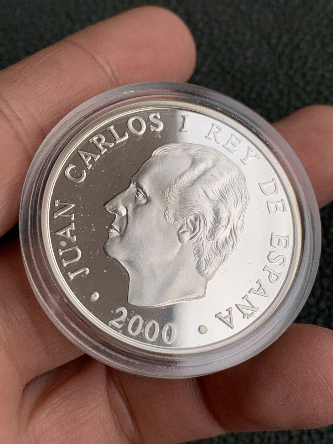 《竞宝斋》第140场-周日，周一，周四 3拍 (全场包邮) 西班牙2000年 建城700周年纪念 2000比塞塔精制大银币 原盒证书