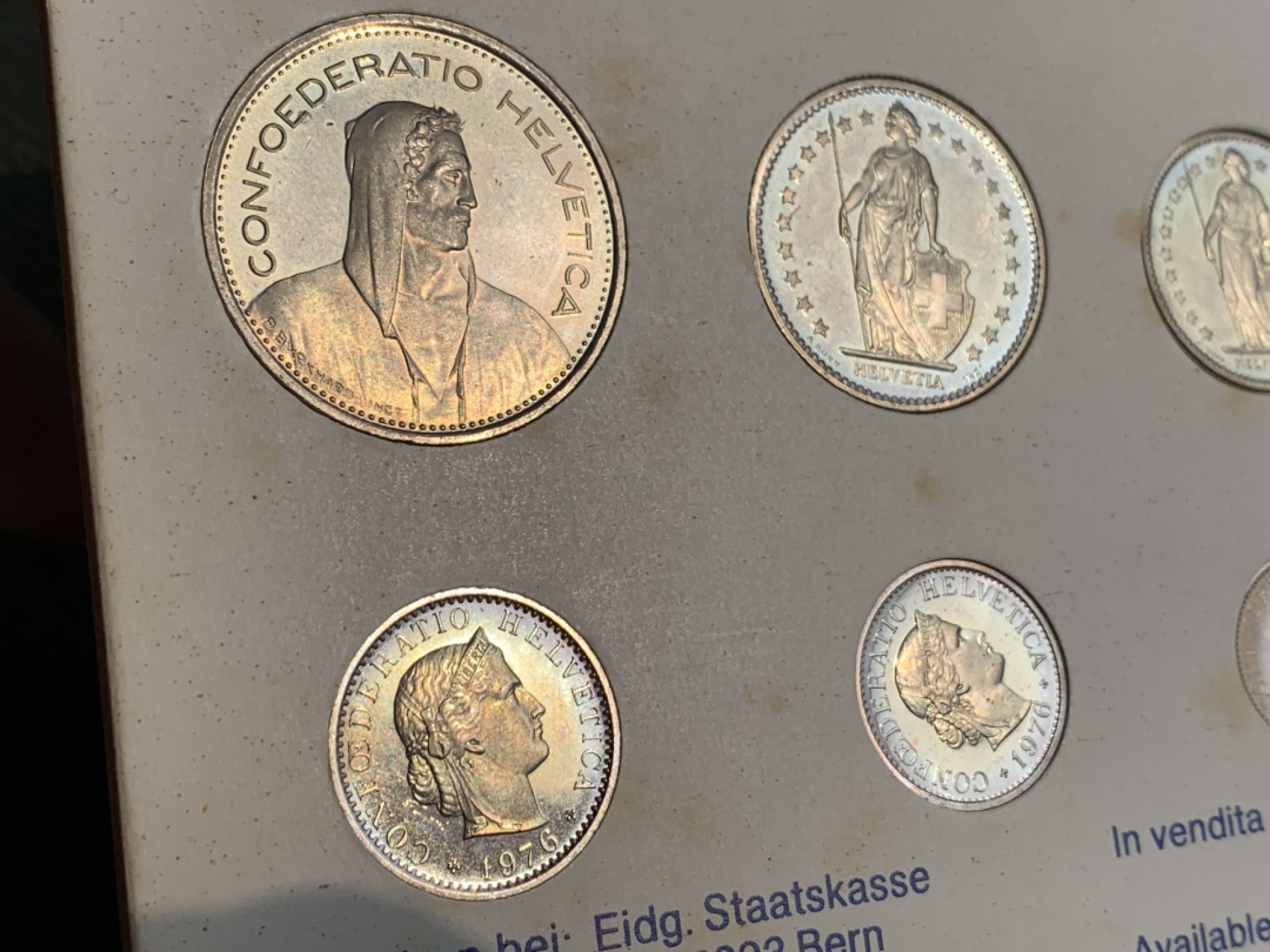 《竞宝斋》第140场-周日，周一，周四 3拍 (全场包邮) 瑞士1976年 八枚套不同面值 原厂封装套币 少见