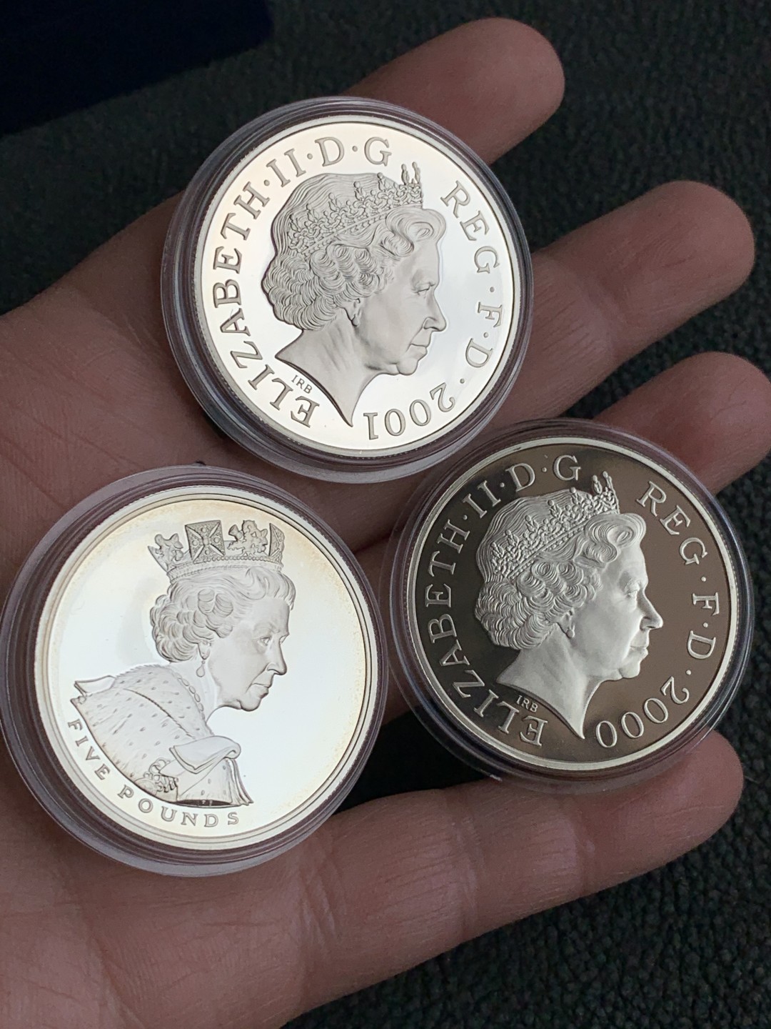 《竞宝斋》第140场-周日，周一，周四 3拍 (全场包邮) 英国2000/2001/2002年 女王加冕纪念 三枚套精制大银币 Silver (.925) • 28.28 g 总计84.84克