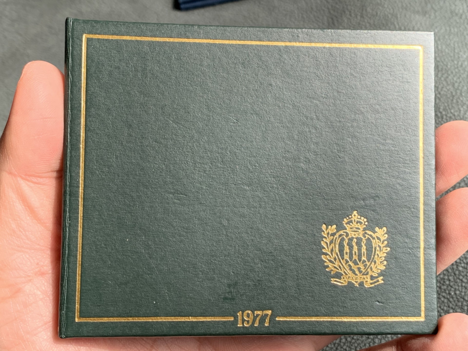 《竞宝斋》第140场-周日，周一，周四 3拍 (全场包邮) 圣马力诺 1977年 六百周年纪念 1000里拉银币 五彩包浆