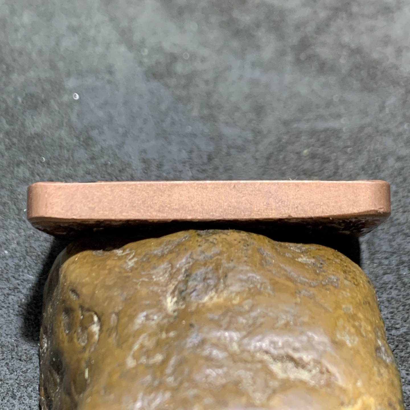 精美紫铜忠义关二爷护身牌一个，