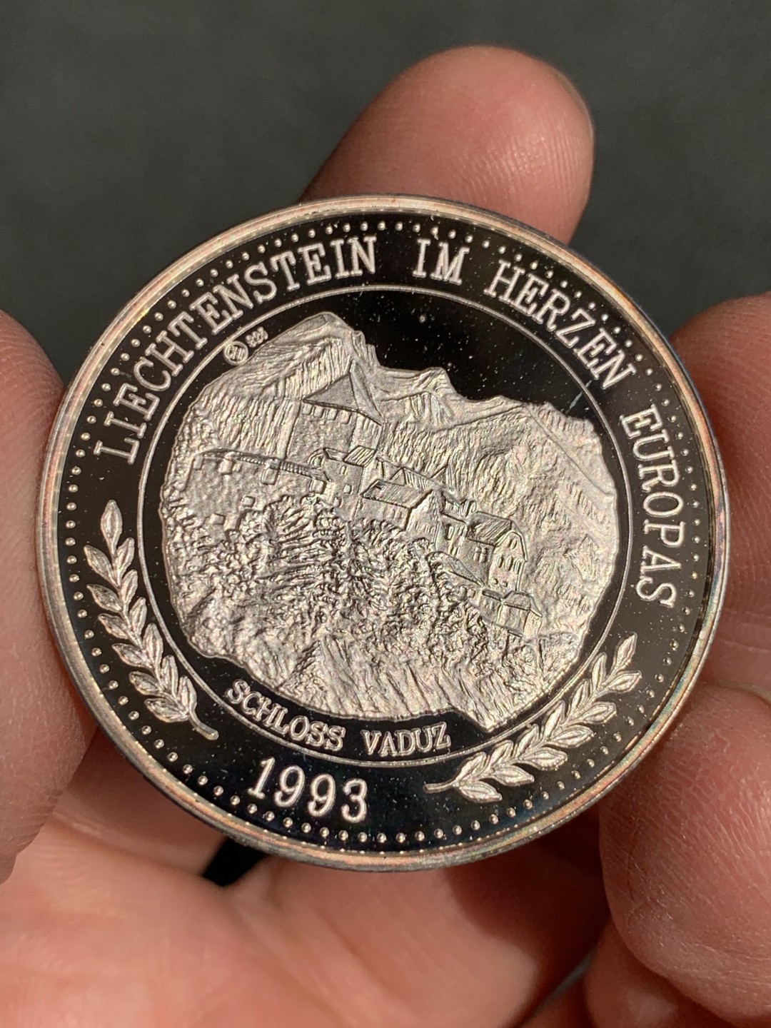 《竞宝斋》第140场-周日，周一，周四 3拍 (全场包邮) 列支敦士登 1993年 20ECU精制大银币 木盒证书