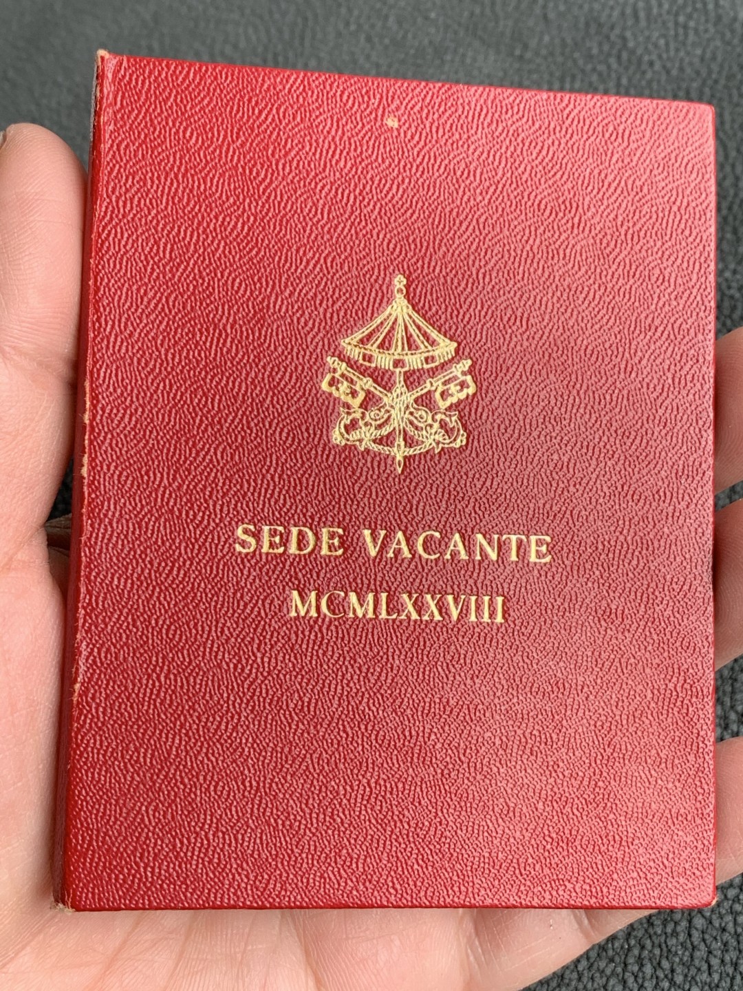 《竞宝斋》第140场-周日，周一，周四 3拍 (全场包邮) 梵蒂冈1978年 教皇缺位 500里拉银币 红本原装 少见