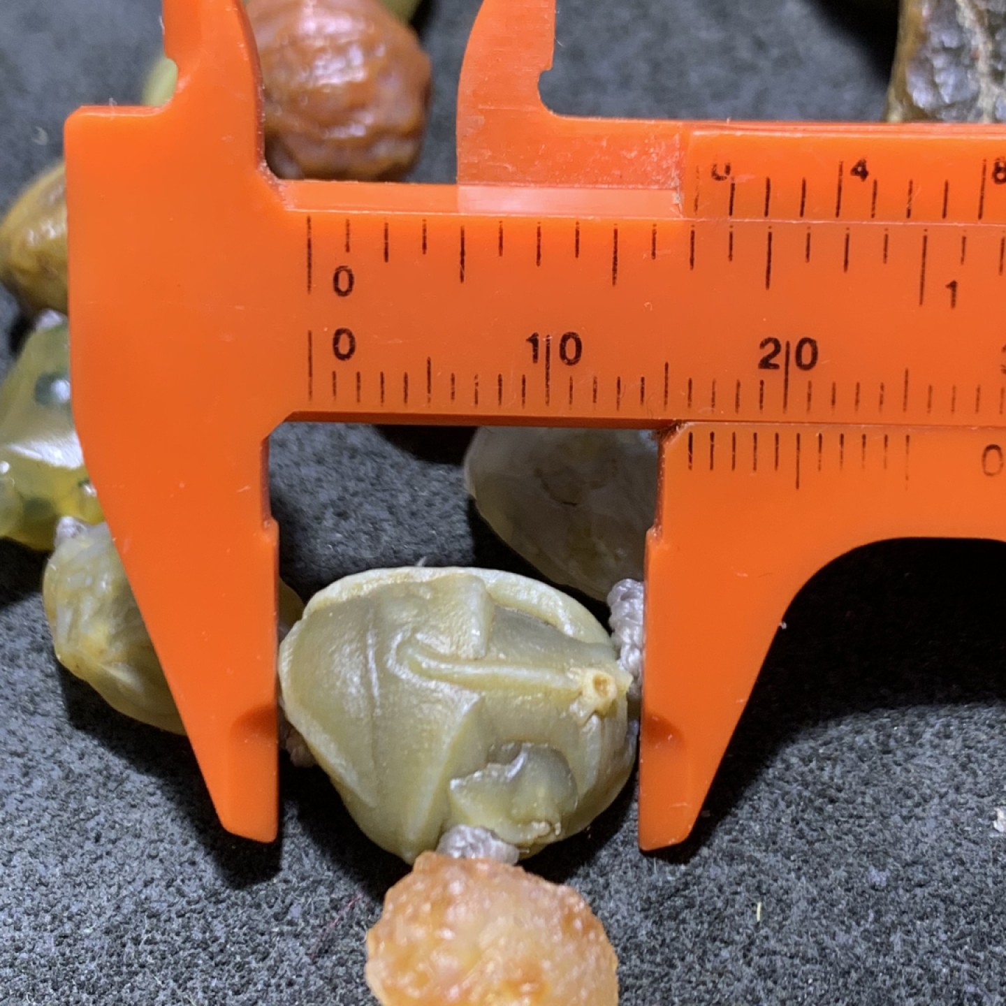 精美阿拉善戈壁筋脉玛瑙原石108项链一条，