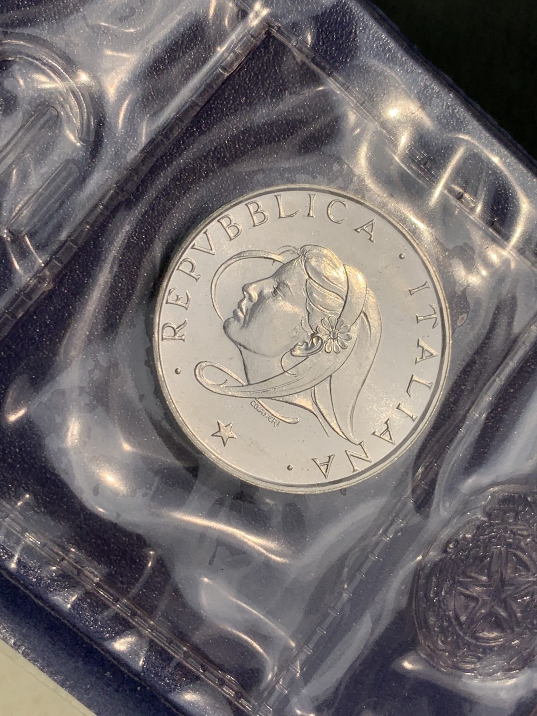 《竞宝斋》第140场-周日，周一，周四 3拍 (全场包邮) 意大利 1987年 家庭年纪念 500里拉银币 原封装带钱包