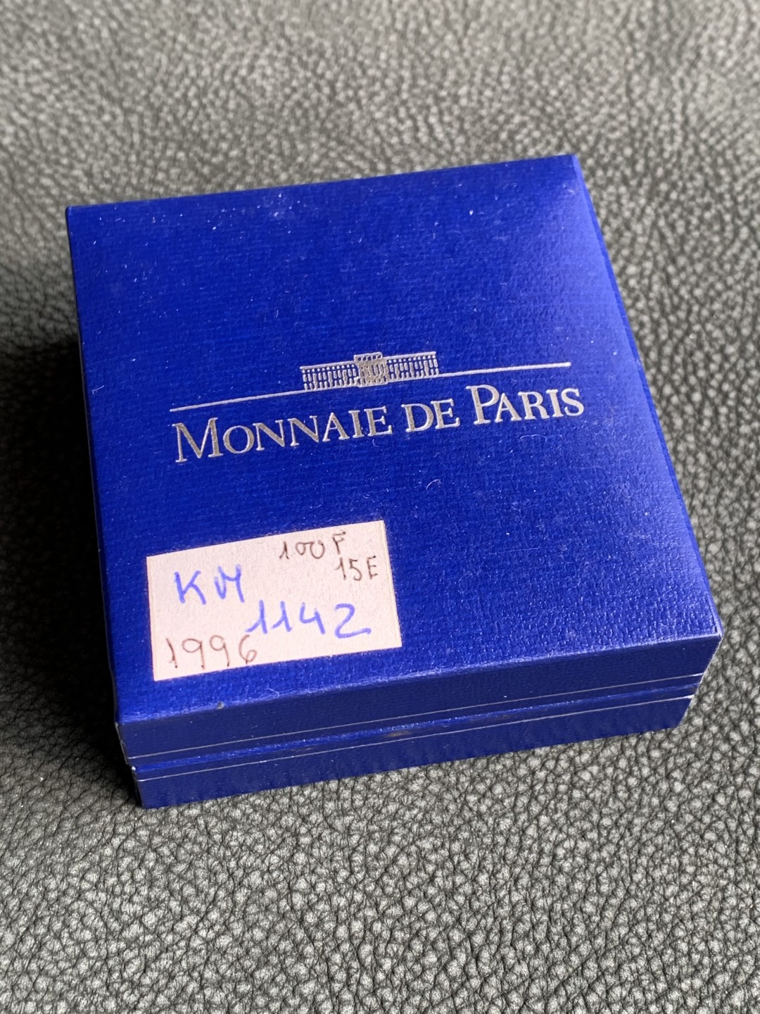 《竞宝斋》第140场-周日，周一，周四 3拍 (全场包邮) 法国1996年 布鲁塞尔大教堂 100法郎精制大银币 原盒证书