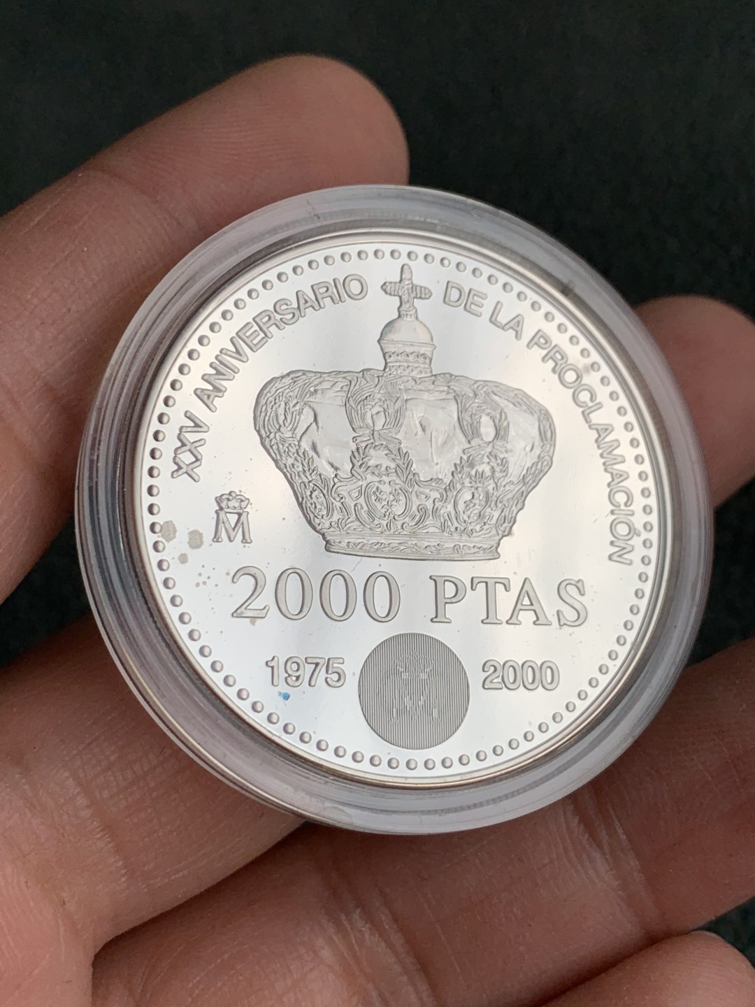 《竞宝斋》第140场-周日，周一，周四 3拍 (全场包邮) 西班牙2000年 加冕二十五周年纪念 2000比塞塔精制大银币 原盒证书