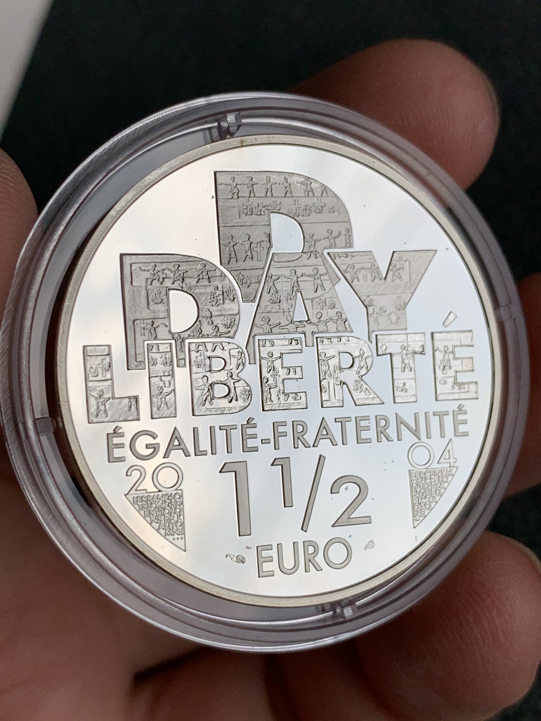 《竞宝斋》第140场-周日，周一，周四 3拍 (全场包邮) 法国2004年 诺曼底登陆纪念 1 1/2欧元 精制大银币PROOF 原盒证书带纸壳