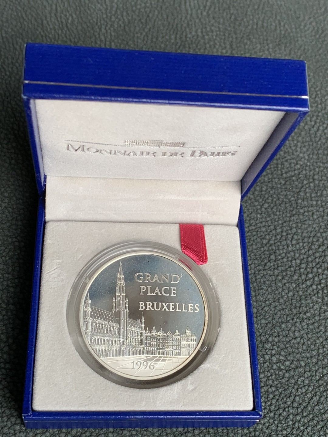 《竞宝斋》第140场-周日，周一，周四 3拍 (全场包邮) 法国1996年 布鲁塞尔大教堂 100法郎精制大银币 原盒证书