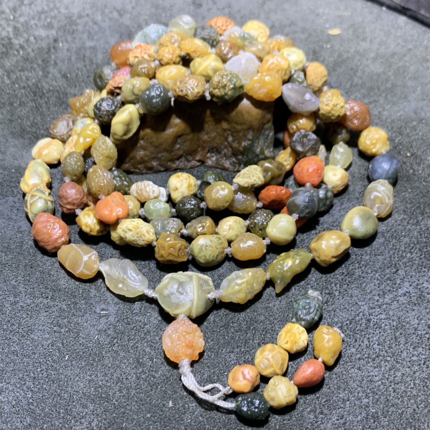 精美阿拉善戈壁筋脉玛瑙原石108项链一条，