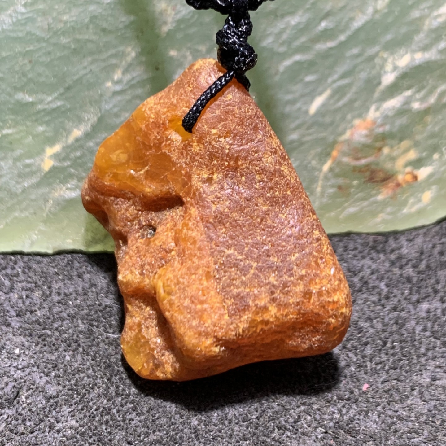 精品橘皮纹蜜蜡随形原石吊坠一块