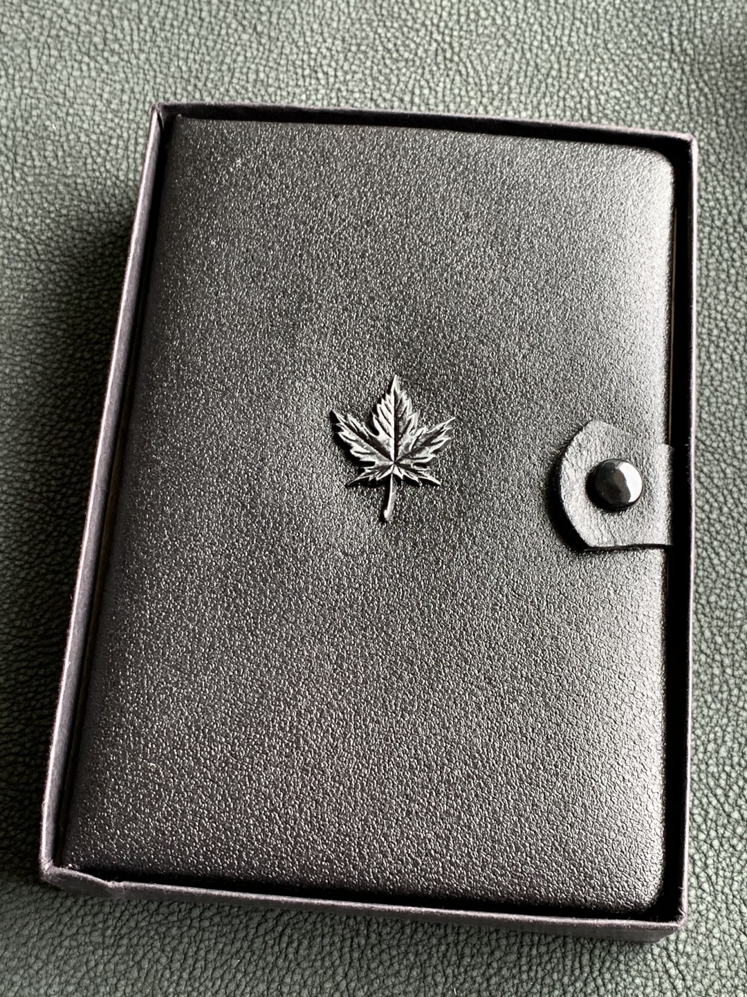 《竞宝斋》第140场-周日，周一，周四 3拍 (全场包邮) 加拿大 1983年 精制七枚套 其中最大1元是银币 原盒证书