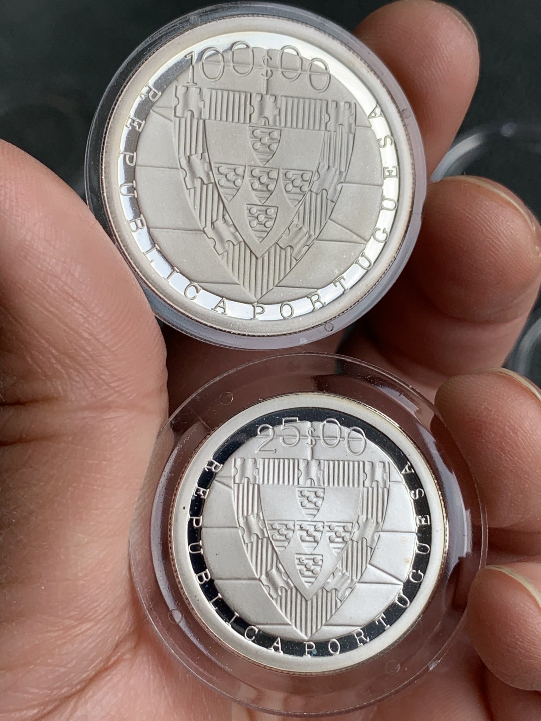 《竞宝斋》第140场-周日，周一，周四 3拍 (全场包邮) 葡萄牙 1985年 25/100埃斯库多 精制银币 原盒证书 第一次见这个品种