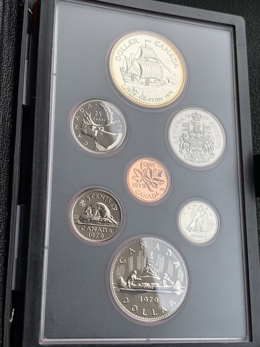 《竞宝斋》第140场-周日，周一，周四 3拍 (全场包邮) 加拿大 1979年 精制七枚套 其中最大1元是银币 原盒证书