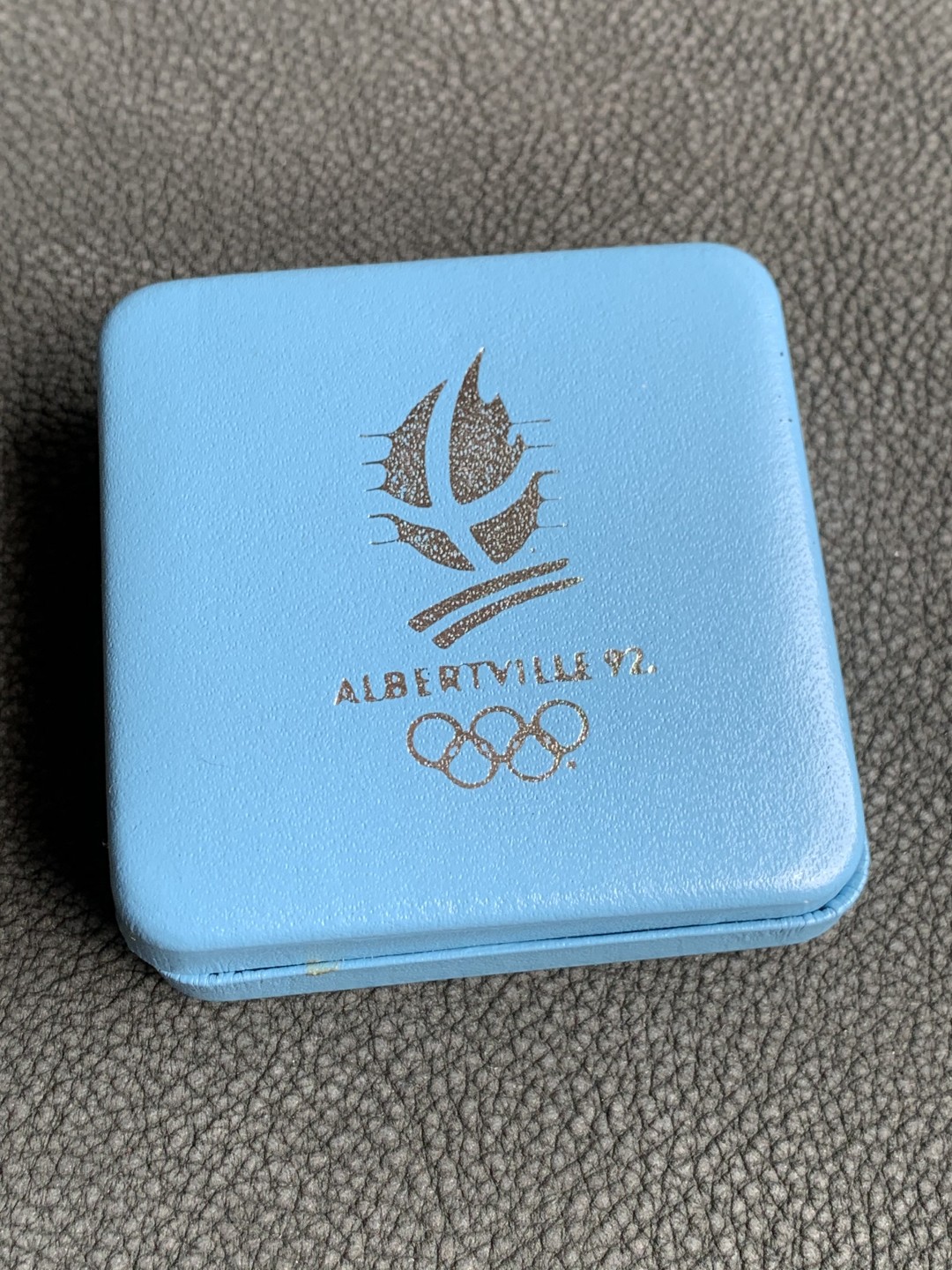 《竞宝斋》第140场-周日，周一，周四 3拍 (全场包邮) 法国 1990年 冬奥100法郎 精制大银币  原盒证书