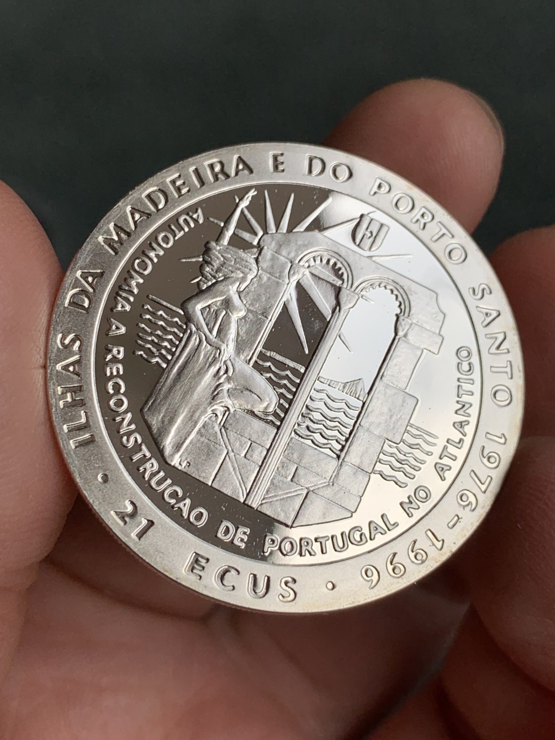 《竞宝斋》第140场-周日，周一，周四 3拍 (全场包邮) 马德拉岛 1994年 美人日出图 21ECU精制银币 红盒子带证书