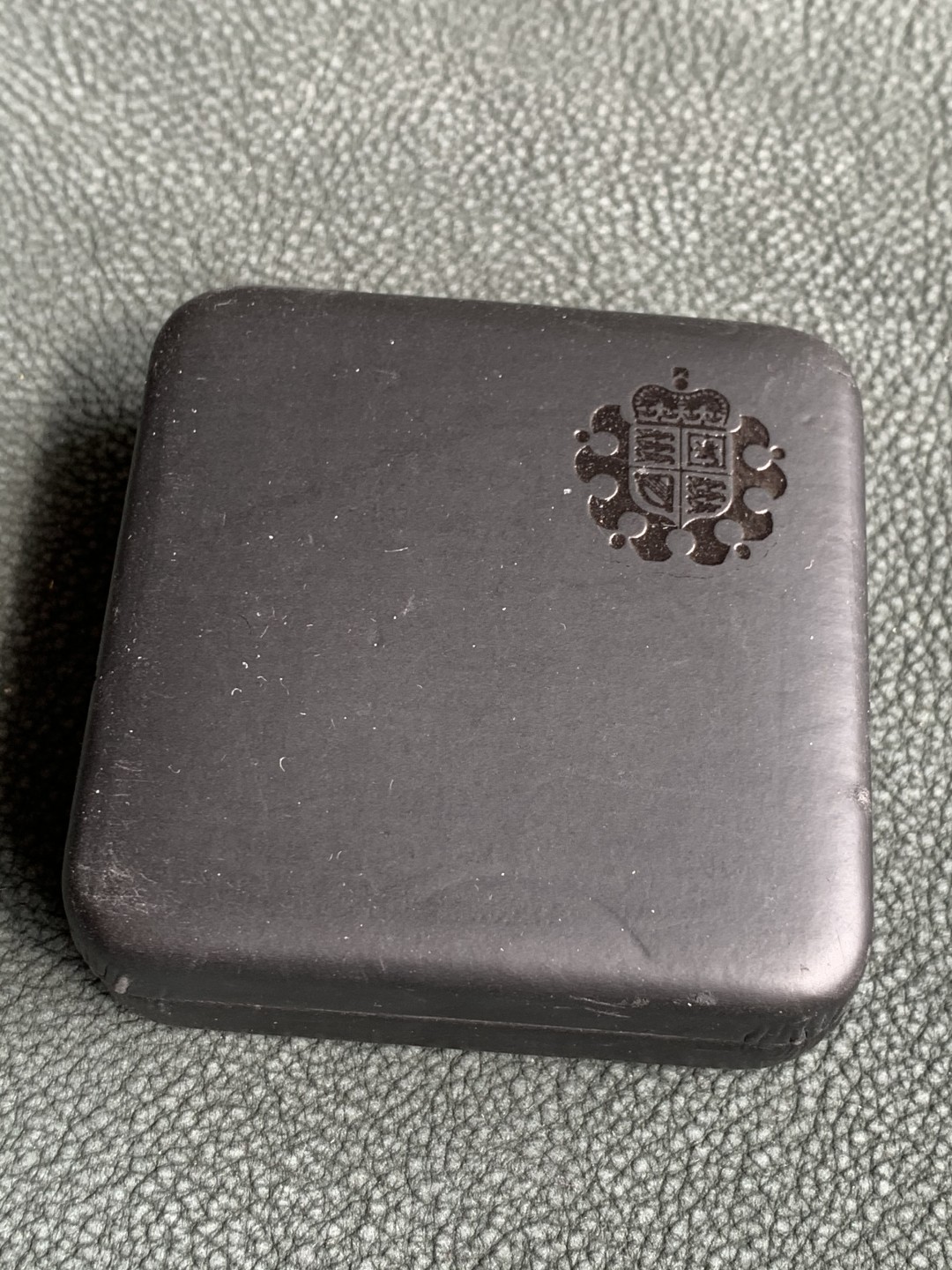 《竞宝斋》第140场-周日，周一，周四 3拍 (全场包邮) 英国2009年 盾徽1镑 精制银币 PROOF 非常漂亮